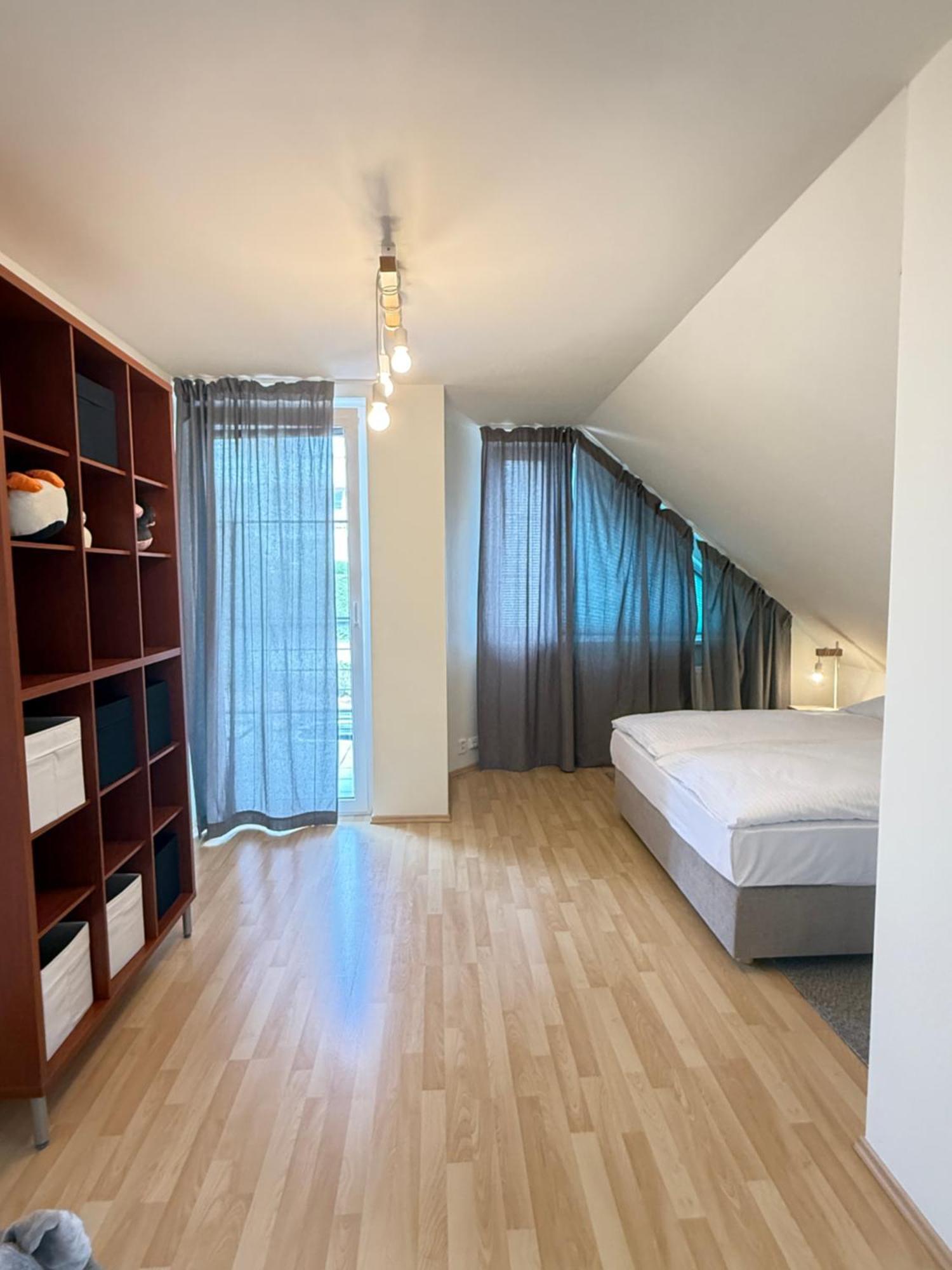 Diamondvilla, 4 Bedroom Apartment, Garden & Apartment Prague