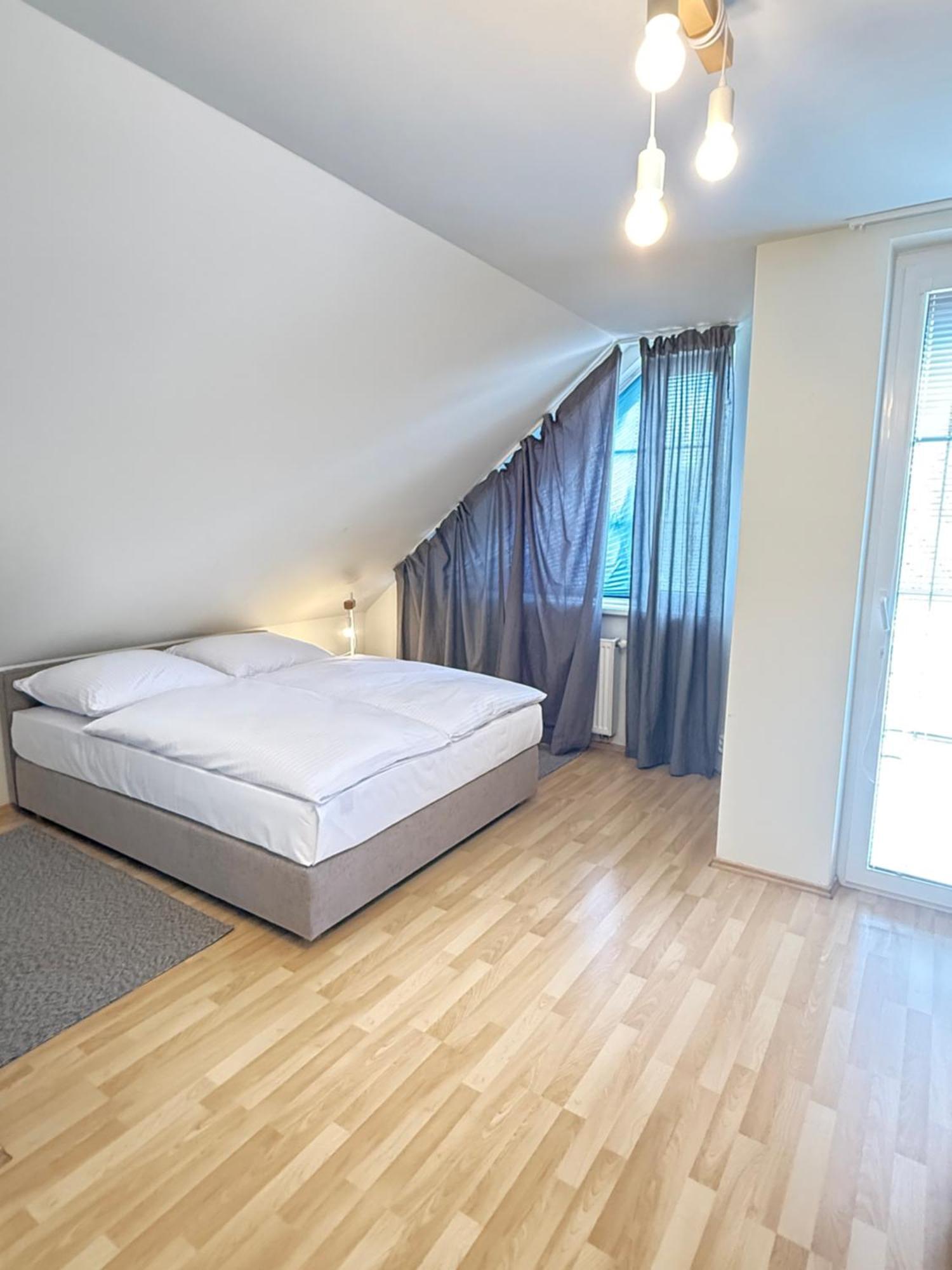 Diamondvilla, 4 Bedroom Apartment, Garden & * Prague