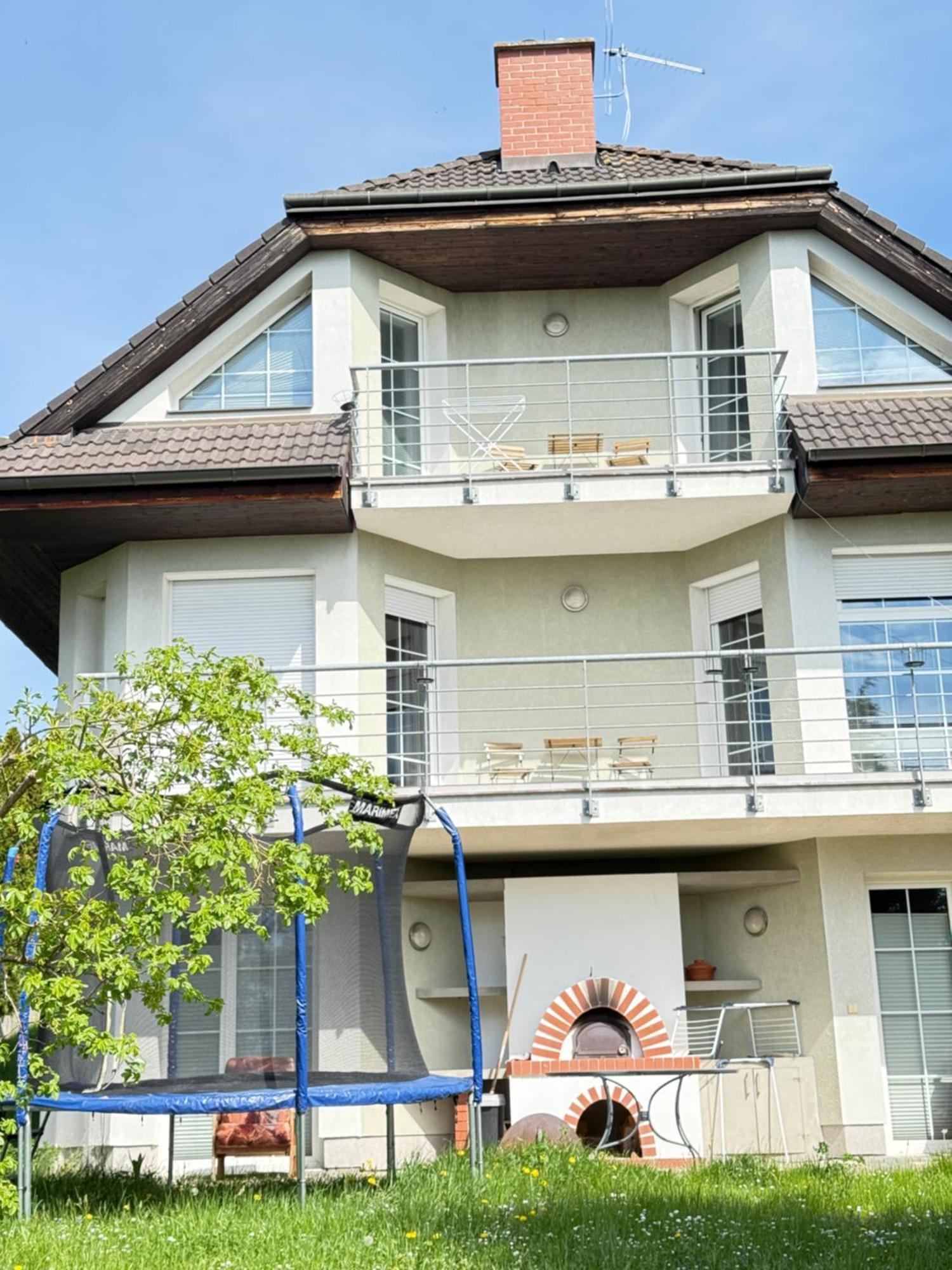 Appartement Diamondvilla, 4 Bedroom Apartment, Garden & Prague