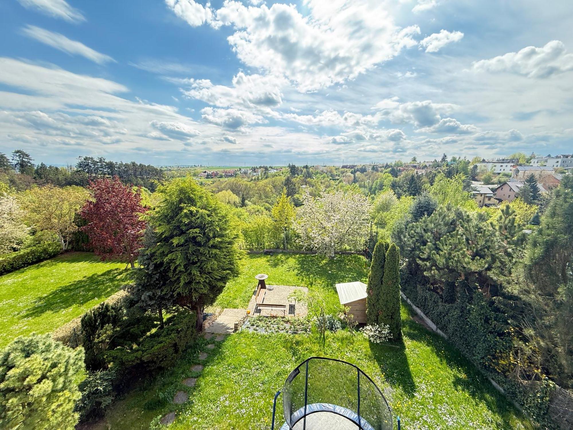 Diamondvilla, 4 Bedroom Apartment, Garden & Prague