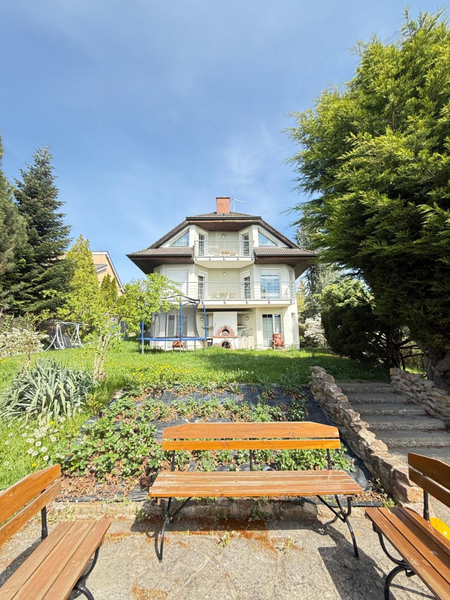 Diamondvilla, 4 Bedroom Apartment, Garden &