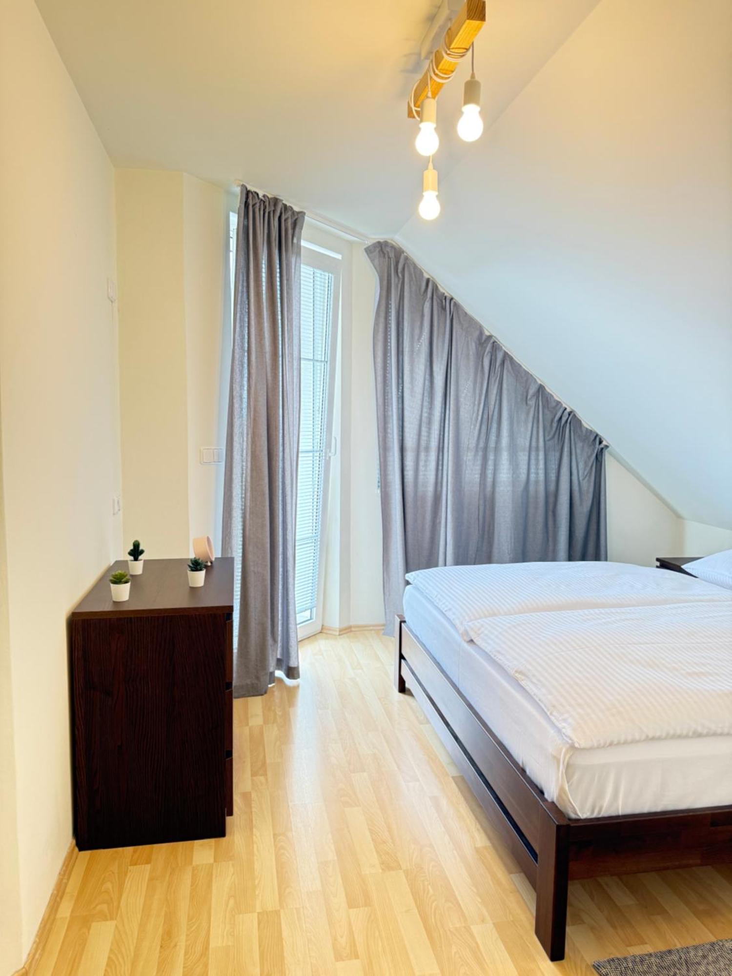 Apartment Diamondvilla, 4 Bedroom Apartment, Garden & *