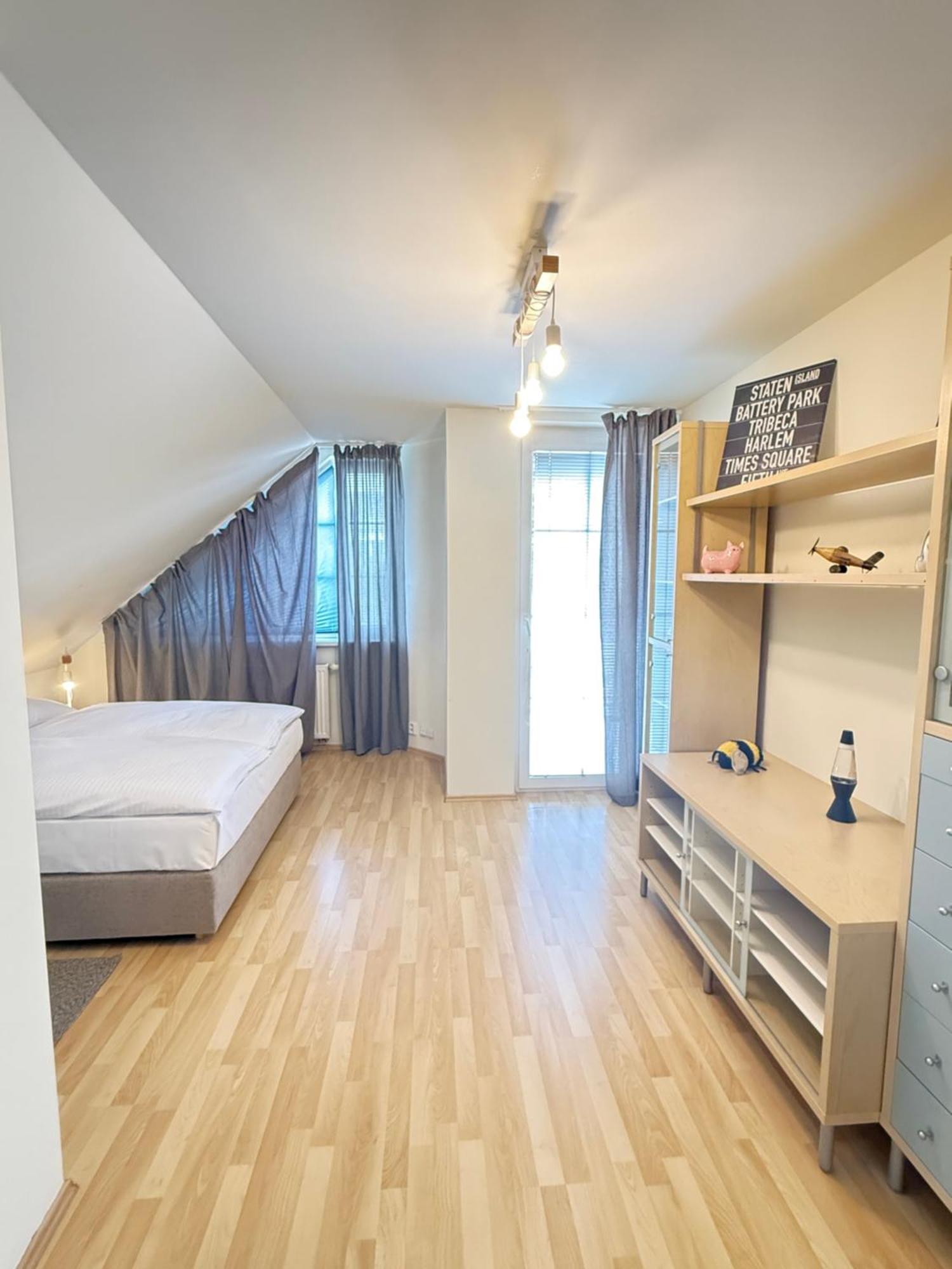 Apartment Diamondvilla, 4 Bedroom Apartment, Garden &