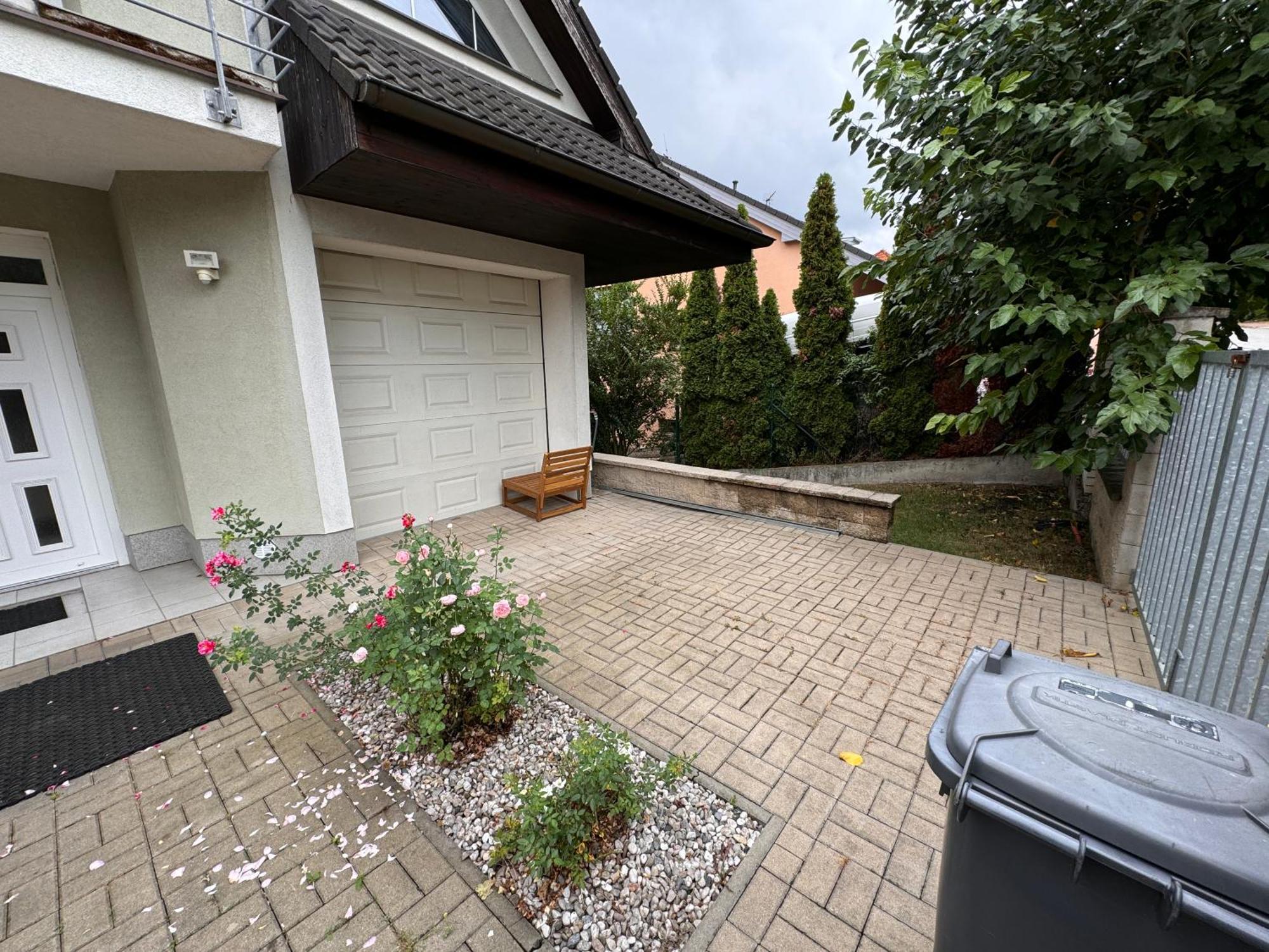 Apartamento Diamondvilla, 4 Bedroom Apartment, Garden & Praga