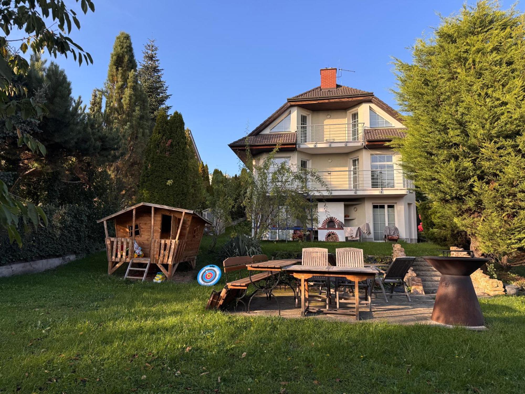 Diamondvilla, 4 Bedroom Apartment, Garden & Apartamento Praga